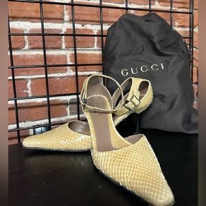 Gucci tan snake skin pointed pumps, size 6.5